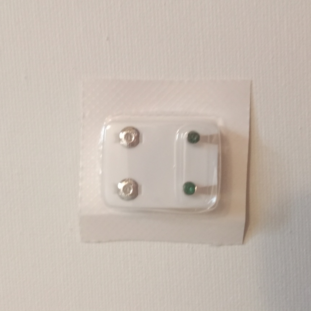 Cute 😍 REAL STERLING SILVER 925 emerald green piercing earrings